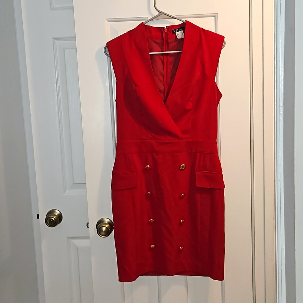 Venus, sleeveless red dress